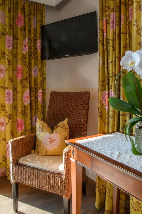 Отель Gaestehaus Schmid Оберштауфен Экстерьер фото